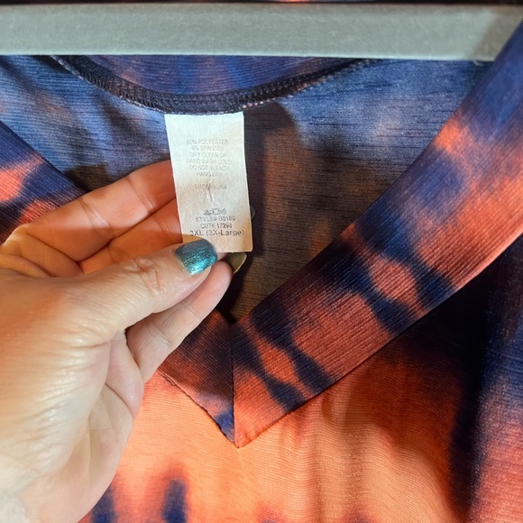 Cute top - Picture 2 of 3